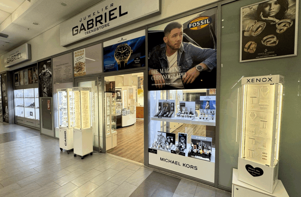 Juwelier Gabriel in Kirchheim unter Teck. Aussenansicht des Fachgeschäfts in der Einkaufspassage des Nanz-Center.